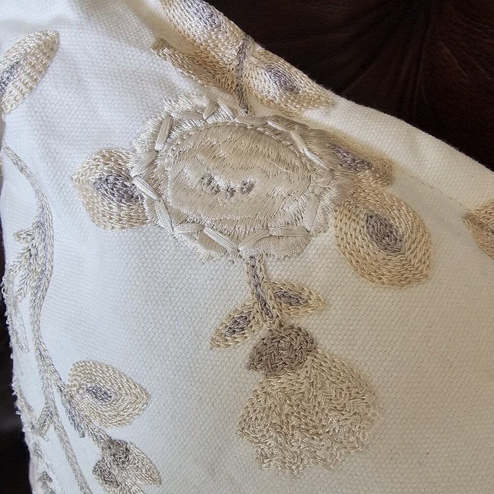 Lucky Brand Home Square embroidered beige floral/ Bird pillow 20 X 20 NWT - Picture 5 of 8